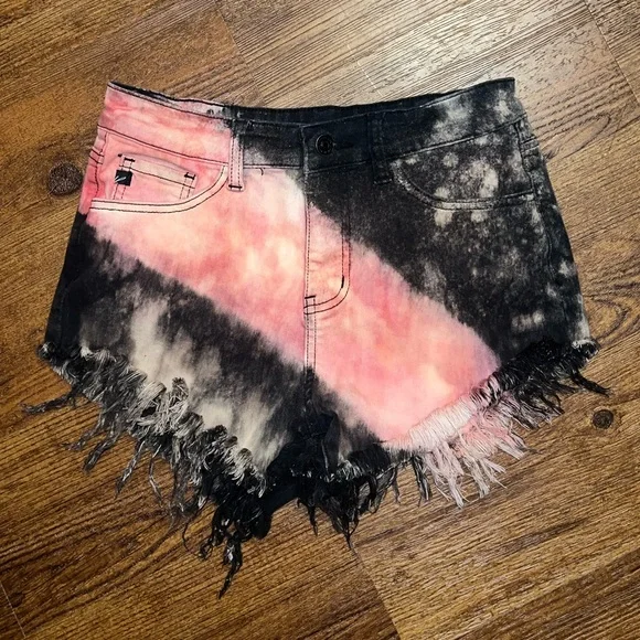 KanCan Black, Cream Red Distressed High Waist Fray Hem Jean Debim Shorts Size 27 - Picture 2 of 10